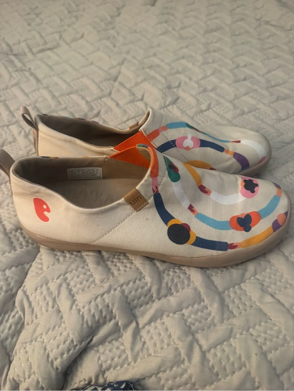 UIN Women Espadrilles Slip-On in Cream with Multicolor Rainbow Print size 10.5